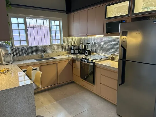 Casa 2 quartos e 3 banheiros, à venda, no bairro Parque do Sol em Guaratinguetá