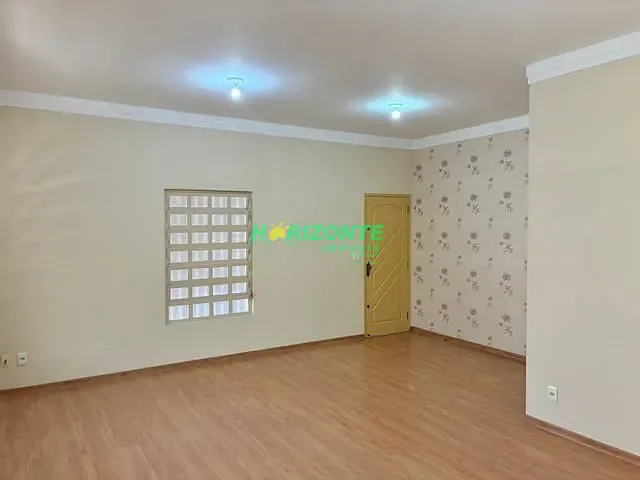 Casa com 312m² 3 quartos e 1 banheiro, à venda, no bairro Bosque dos Eucaliptos em São José dos Campos