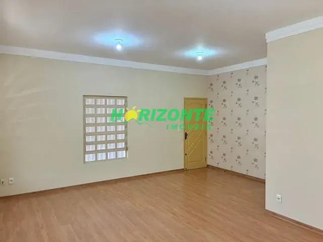Casa com 312m² 3 quartos e 1 banheiro, à venda, no bairro Bosque dos Eucaliptos em São José dos Campos