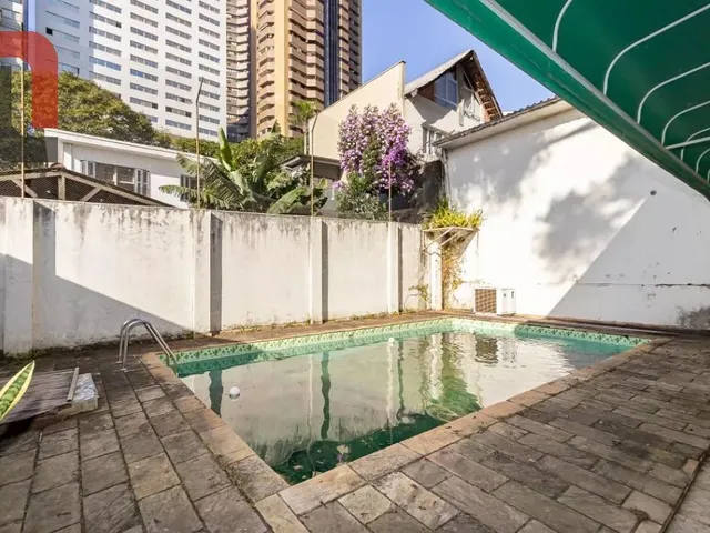Casa com 552m² 14 quartos e 3 banheiros, à venda, no bairro Mercês em Curitiba