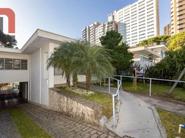 Casa com 552m² 14 quartos e 3 banheiros, à venda, no bairro Mercês em Curitiba