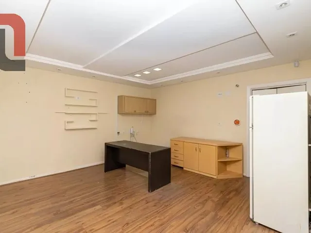 Casa com 552m² 14 quartos e 3 banheiros, à venda, no bairro Mercês em Curitiba