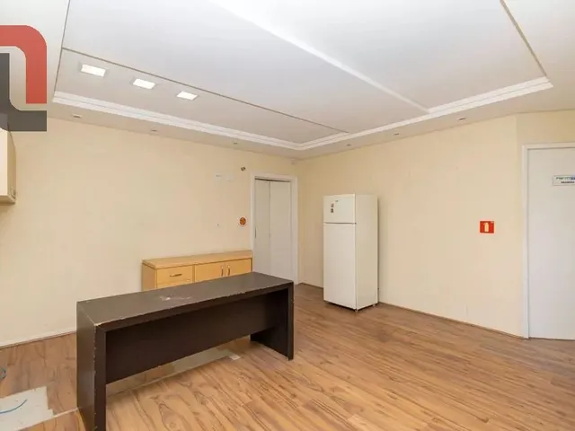 Casa com 552m² 14 quartos e 3 banheiros, à venda, no bairro Mercês em Curitiba