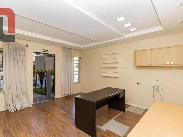 Casa com 552m² 14 quartos e 3 banheiros, à venda, no bairro Mercês em Curitiba