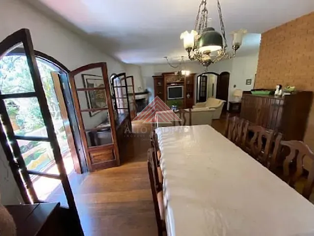 Casa com 2m² 7 quartos e 6 banheiros, à venda, no bairro Jaguaribe em Campos do Jordão
