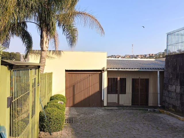 Casa 3 quartos e 1 banheiro, à venda, no bairro Santo Antônio em Caxias do Sul
