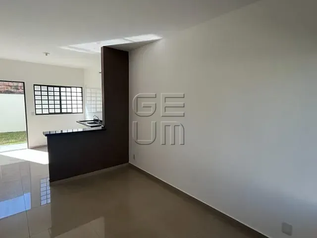 Casa com 145m² 3 quartos e 2 banheiros, à venda, no bairro Colúmbia em Londrina