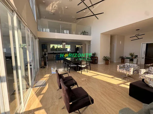 Casa com 750m² 4 quartos e 6 banheiros, à venda, no bairro Torrão de Ouro II em São José dos Campos