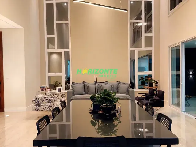 Casa com 750m² 4 quartos e 6 banheiros, à venda, no bairro Torrão de Ouro II em São José dos Campos