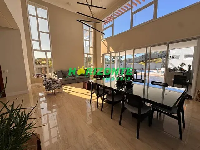 Casa com 750m² 4 quartos e 6 banheiros, à venda, no bairro Torrão de Ouro II em São José dos Campos