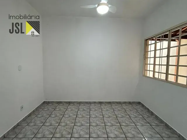 Casa 2 quartos e 2 banheiros, para alugar, no bairro Vila Santos em Caçapava