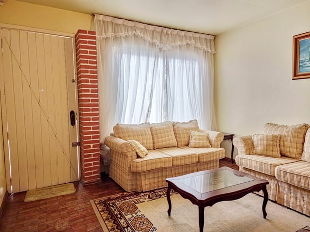 Casa 3 quartos e 3 banheiros, à venda ou para alugar, no bairro Centro em Pelotas
