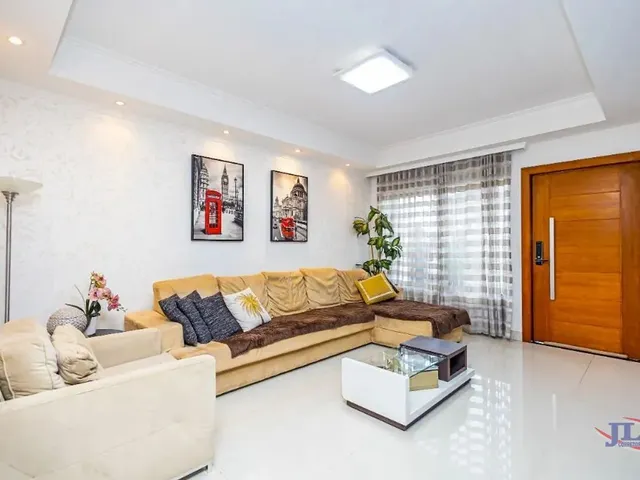 Casa com 217m² 4 quartos e 3 banheiros, à venda, no bairro Santa Cândida em Curitiba