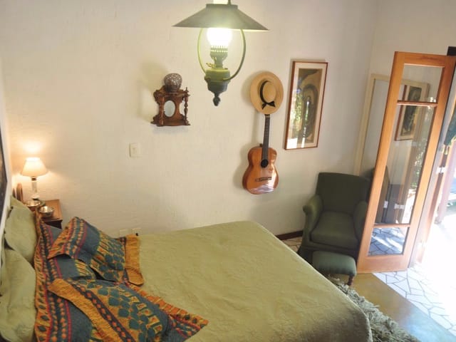 Casa com 2100m² 4 quartos e 6 banheiros, à venda, no bairro Paisagem Renoir em Cotia