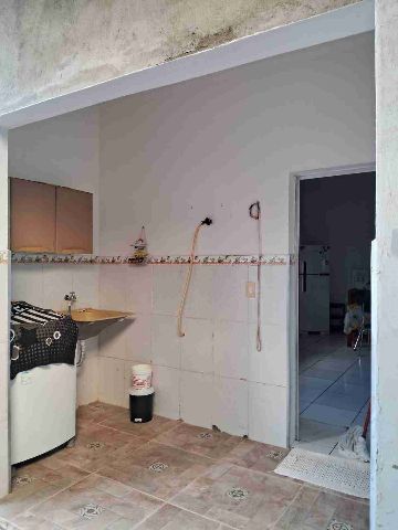 Casa com 200m² 2 quartos e 2 banheiros, à venda ou para alugar, no bairro Loteamento Residencial e Comercial Araguaia em Pindamonhangaba