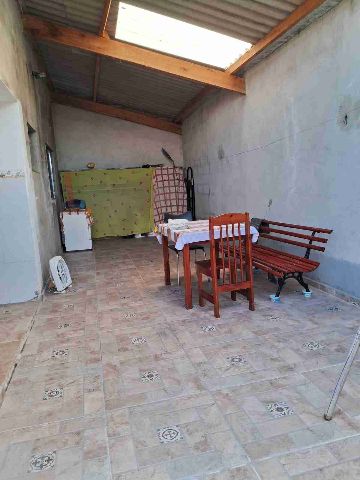 Casa com 200m² 2 quartos e 2 banheiros, à venda ou para alugar, no bairro Loteamento Residencial e Comercial Araguaia em Pindamonhangaba
