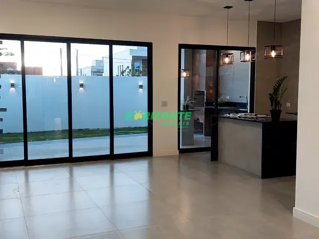 Casa com 250m² 3 quartos e 4 banheiros, à venda, no bairro Jardim das Flores em São José dos Campos