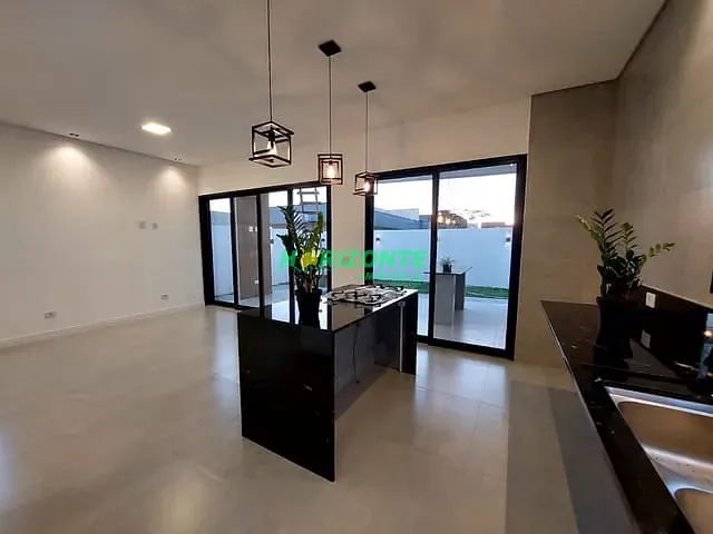Casa com 250m² 3 quartos e 4 banheiros, à venda, no bairro Jardim das Flores em São José dos Campos