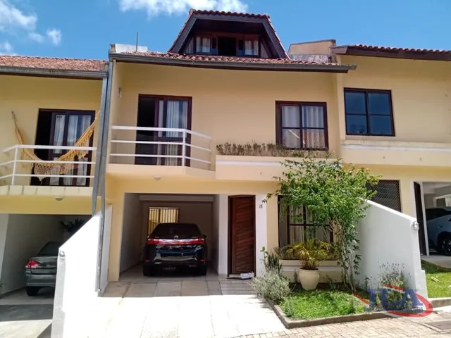 Casa 3 quartos e 2 banheiros, à venda, no bairro Barreirinha em Curitiba