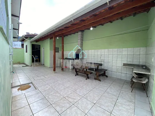 Casa 3 quartos e 1 banheiro, à venda, no bairro Sumaré em Caraguatatuba
