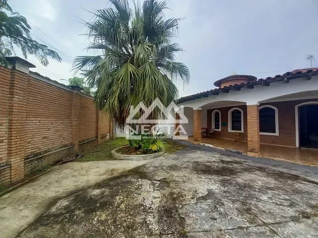 Casa com 405m² 2 quartos e 2 banheiros, à venda, no bairro Indaiá em Caraguatatuba