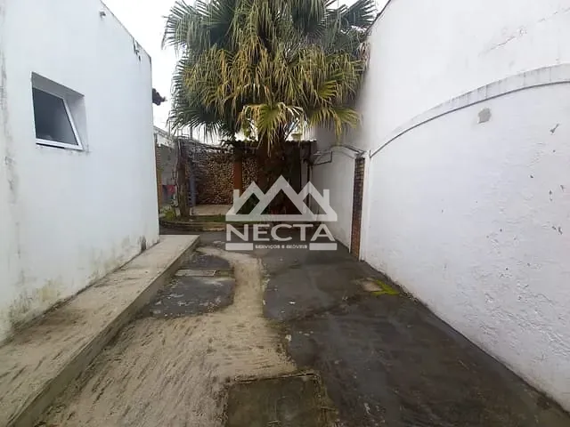 Casa com 405m² 2 quartos e 2 banheiros, à venda, no bairro Indaiá em Caraguatatuba