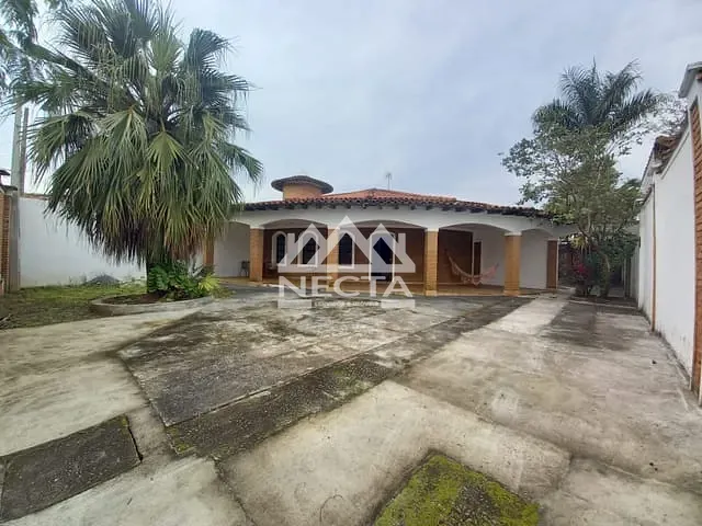 Casa com 405m² 2 quartos e 2 banheiros, à venda, no bairro Indaiá em Caraguatatuba