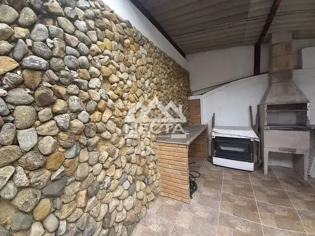 Casa com 405m² 2 quartos e 2 banheiros, à venda, no bairro Indaiá em Caraguatatuba