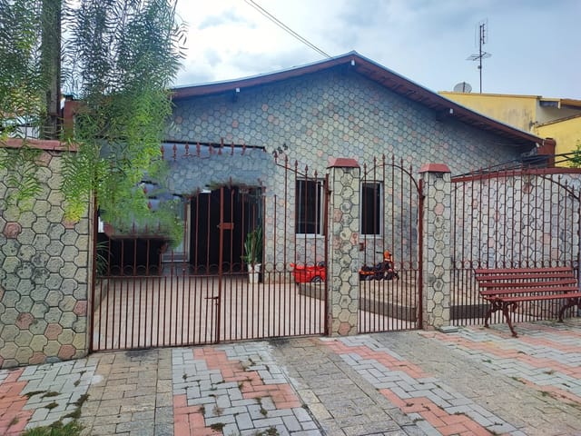 Casa com 250m², à venda, no bairro Vila Rica em Pindamonhangaba