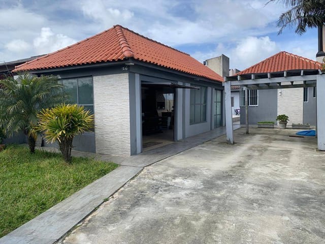 Casa com 300m² 3 quartos e 4 banheiros, à venda, no bairro Laranjal em Pelotas