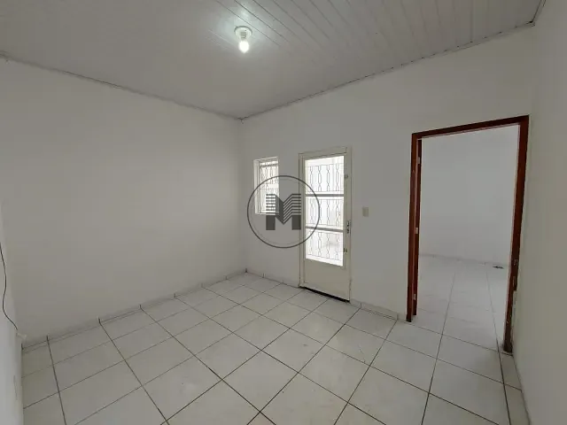 Casa 2 quartos e 1 banheiro, para alugar, no bairro São Benedito em Guaratinguetá