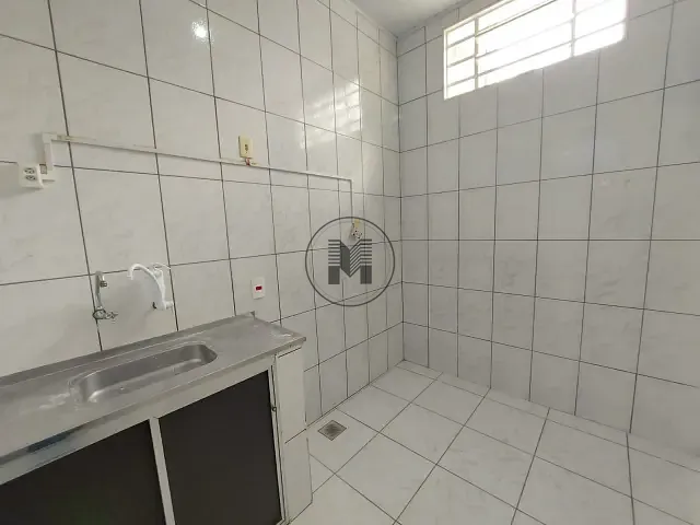 Casa 2 quartos e 1 banheiro, para alugar, no bairro São Benedito em Guaratinguetá
