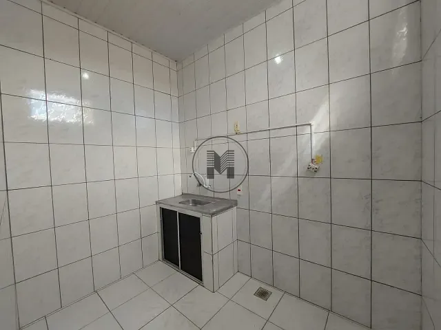 Casa 2 quartos e 1 banheiro, para alugar, no bairro São Benedito em Guaratinguetá