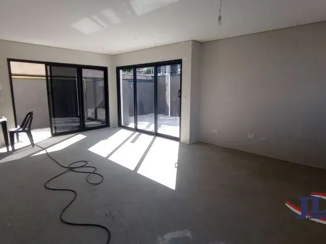 Casa 3 quartos e 5 banheiros, à venda, no bairro São Lourenço em Curitiba