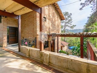 Foto do Casa-Casa em Condomínio fechado com 4 dormitórios, sendo 3 suítes à venda com 2 vagas cobertas  - Granja Viana - Cotia/SP
