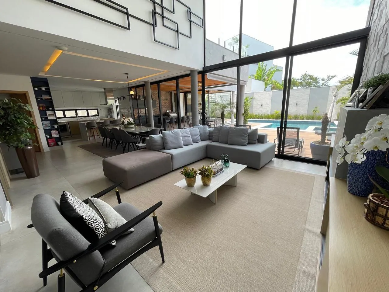 Casa 427 m², com 5 suítes Condomínio Alphaville 2