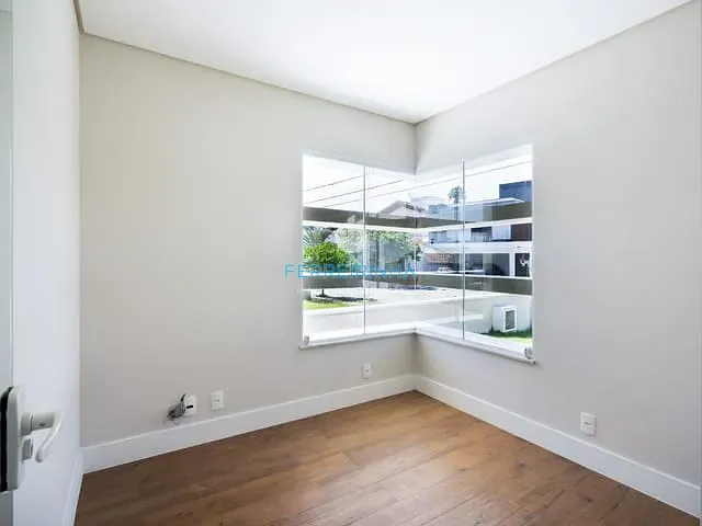 Casa com 334m² 3 quartos e 3 banheiros, à venda, no bairro Urbanova em São José dos Campos