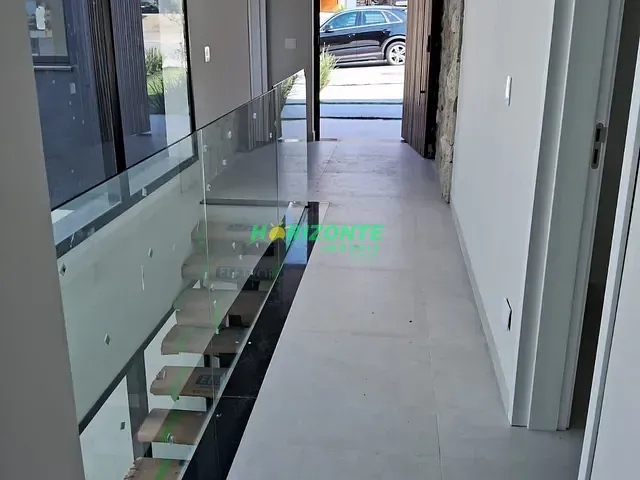 Casa 3 quartos e 4 banheiros, à venda, no bairro Urbanova em São José dos Campos