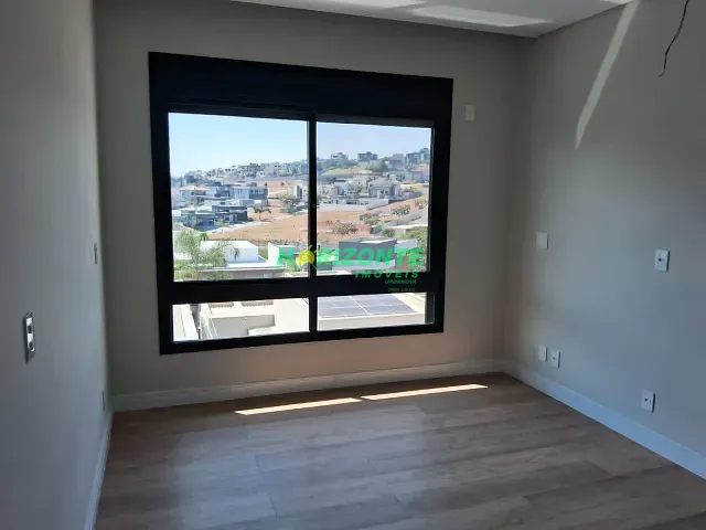 Casa 3 quartos e 4 banheiros, à venda, no bairro Urbanova em São José dos Campos