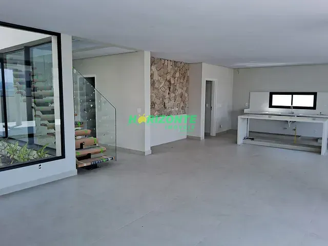 Casa 3 quartos e 4 banheiros, à venda, no bairro Urbanova em São José dos Campos