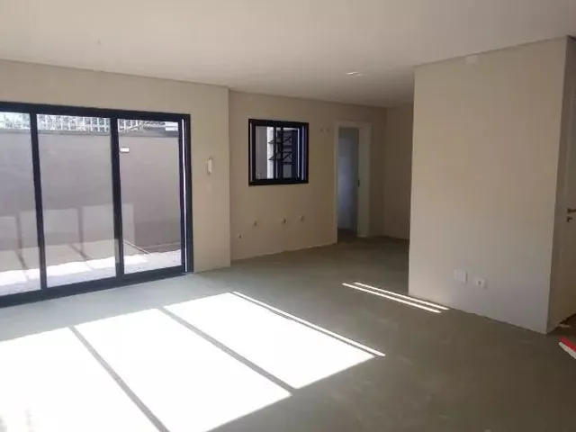 Casa 3 quartos e 5 banheiros, à venda, no bairro São Lourenço em Curitiba