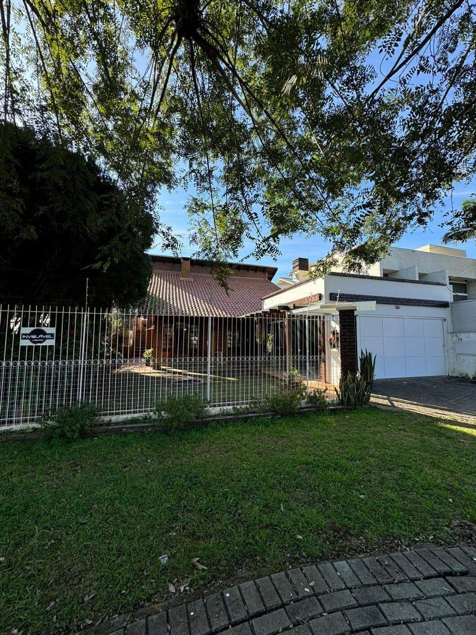 Casa à venda com 3 dormitórios, 5 banheiros, 2 vagas de garagens e 555m² de área privativa no bairro Centro
