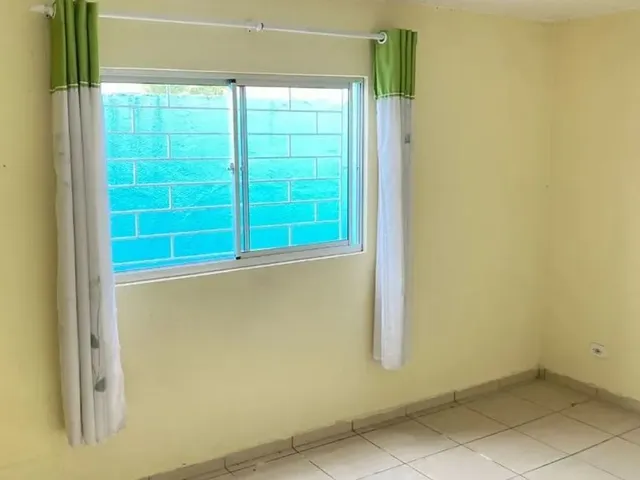 Casa com 308m² 3 quartos e 2 banheiros, à venda, no bairro Cajuru em Curitiba