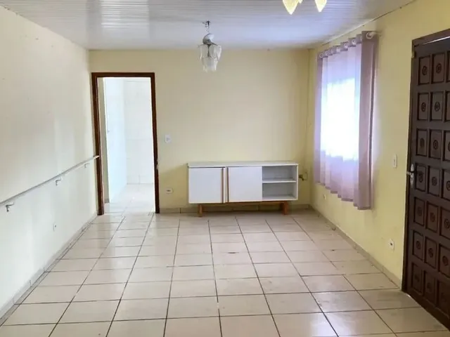 Casa com 308m² 3 quartos e 2 banheiros, à venda, no bairro Cajuru em Curitiba