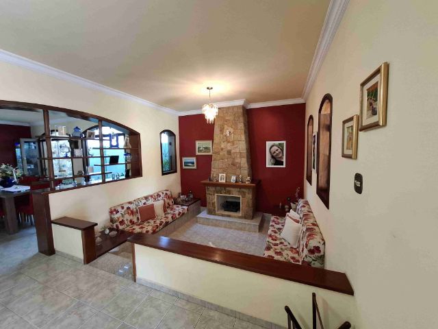 Casa com 1500m² 4 quartos e 2 banheiros, à venda ou para alugar, no bairro Tabaú em Pindamonhangaba