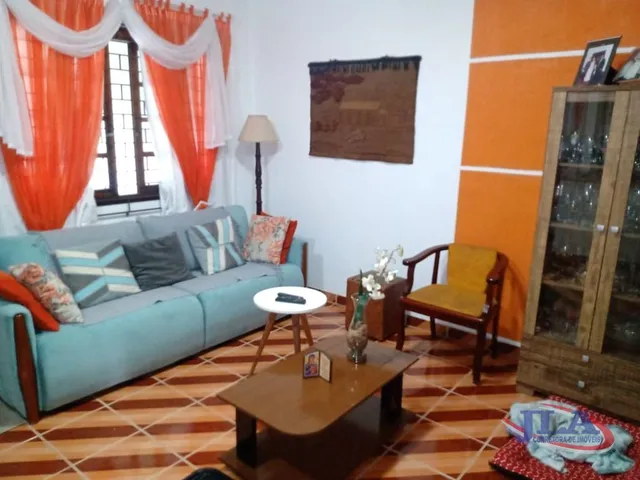 Casa 3 quartos e 3 banheiros, à venda, no bairro Santa Cândida em Curitiba