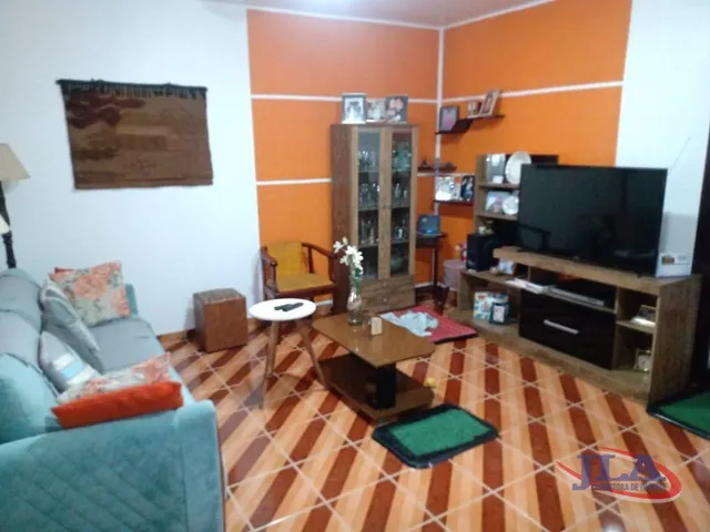 Casa 3 quartos e 3 banheiros, à venda, no bairro Santa Cândida em Curitiba