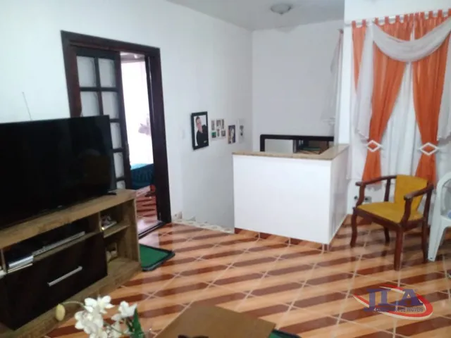 Casa 3 quartos e 3 banheiros, à venda, no bairro Santa Cândida em Curitiba