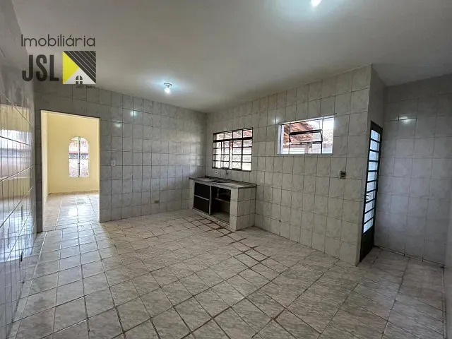 Casa 2 quartos e 1 banheiro, à venda, no bairro Jardim Shangri-lá em Caçapava