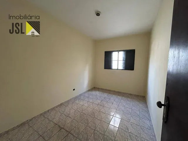 Casa 2 quartos e 1 banheiro, à venda, no bairro Jardim Shangri-lá em Caçapava